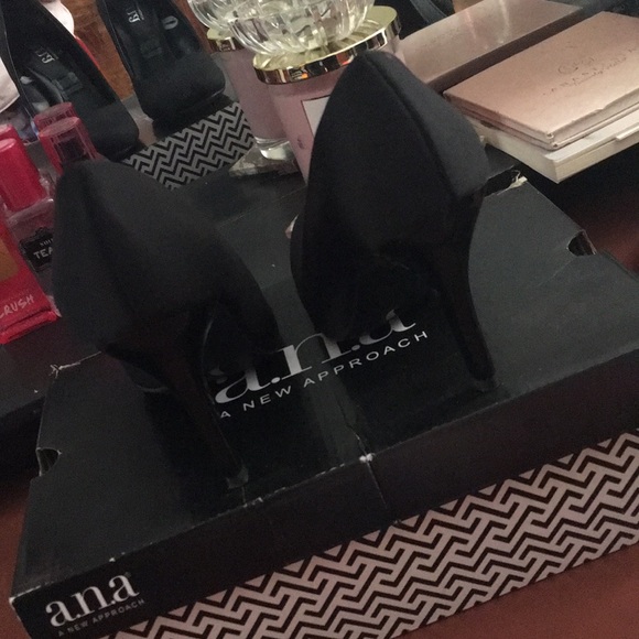 Heels - Picture 3 of 5